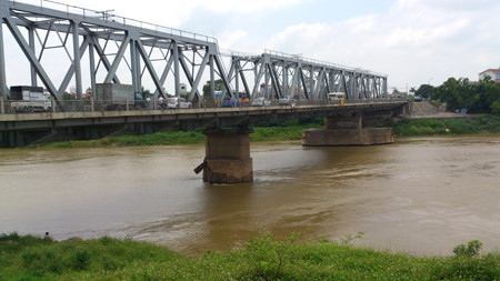 Cầu sông Đuống - nơi xảy ra sự việc. Ảnh: Tuấn Nguyễn. Cầu sông Đuống - nơi xảy ra sự việc. Ảnh: Tuấn Nguyễn