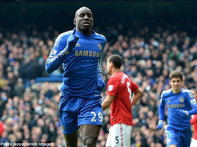 Demba Ba ăn mừng bàn thắng giúp Chelsea đả bại M.U. ảnh: PA. Demba Ba ăn mừng bàn thắng giúp Chelsea đả bại M.U. ảnh: PA