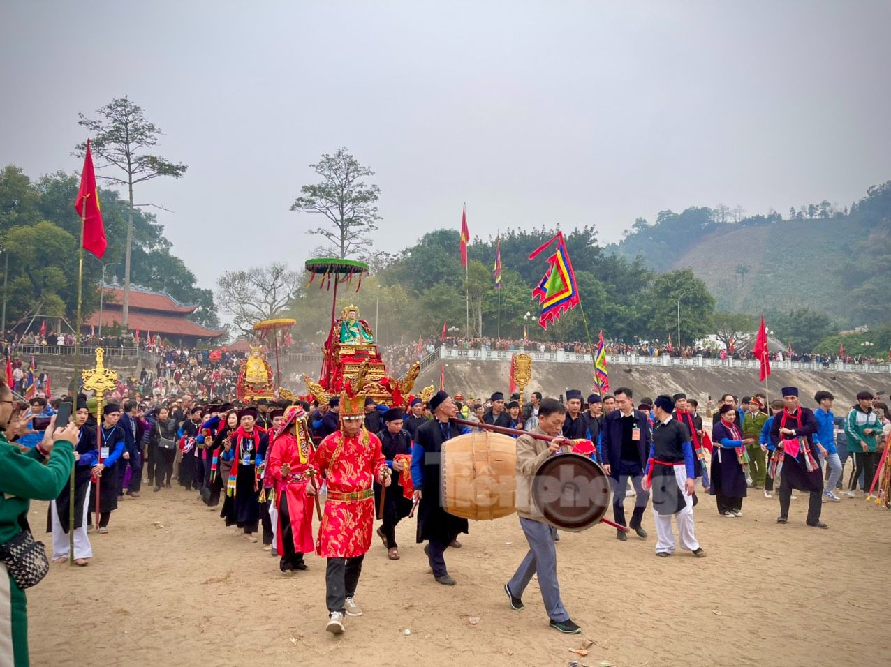 Lễ hội sẽ diễn ra với 11 hoạt động đặc sắc mang đậm bản sắc văn hóa dân tộc như phát lộc Mẫu đầu xuân, lễ tế trâu trắng, triển lãm ảnh nghệ thuật đất và người Văn Yên, lễ rước Mẫu sang sông... Bên cạnh đó còn có các hoạt động thể thao truyền thống, chợ quê...