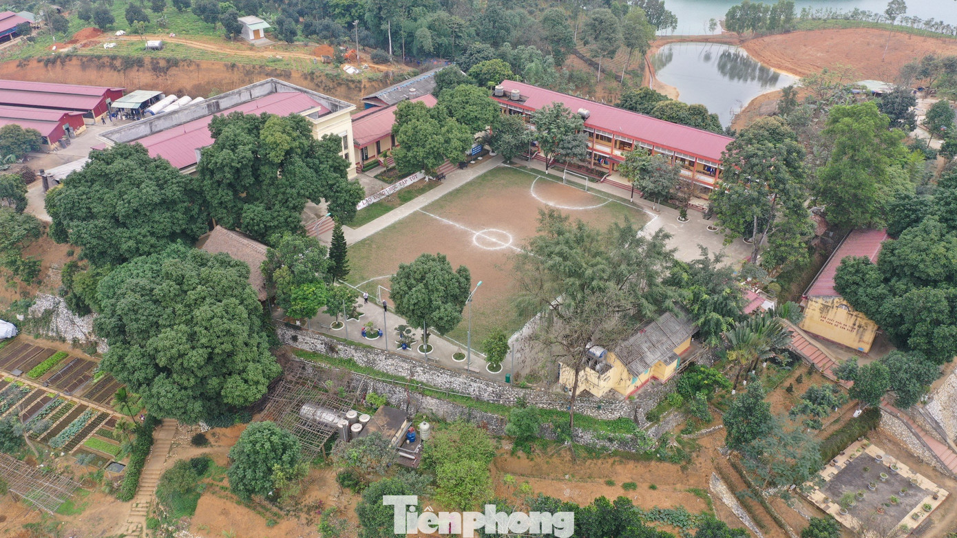 Trung tâm cai nghiện trên đảo hồ Thác Bà được thành lập năm 1992, nay có tên là Cơ sở cai nghiện ma túy tỉnh Yên Bái. Gần 800 học viên đang nỗ lực từ bỏ ma túy, mong muốn tìm lại cuộc sống của chính mình.