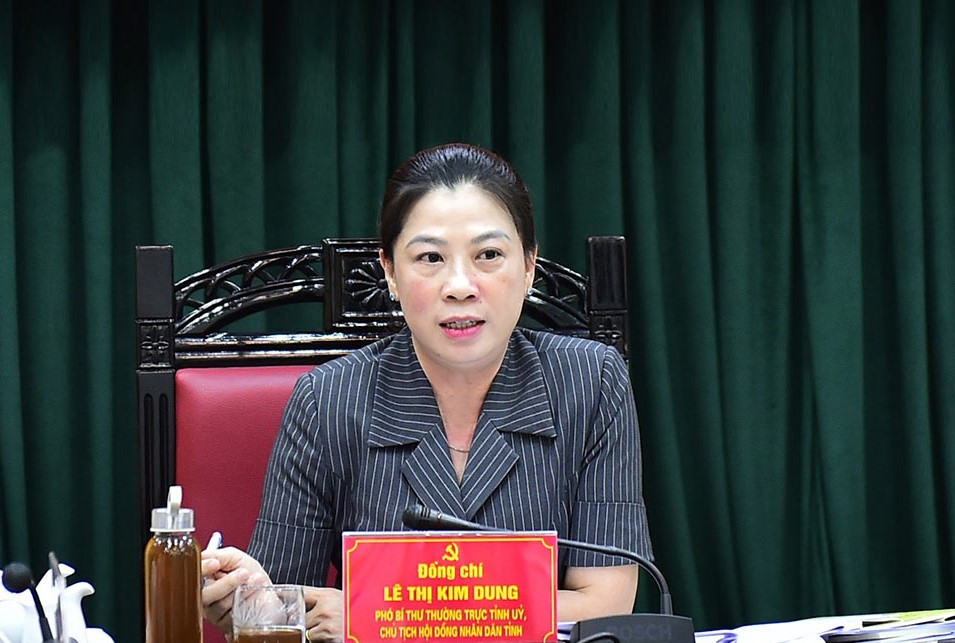 Bà Lê Thị Kim Dung, Phó Bí thư Thường trực Tỉnh ủy, Chủ tịch HĐND tỉnh chủ trì hội nghị. Ảnh: Ngọc Hưng. Bà Lê Thị Kim Dung, Phó Bí thư Thường trực Tỉnh ủy, Chủ tịch HĐND tỉnh chủ trì hội nghị. Ảnh: Ngọc Hưng.