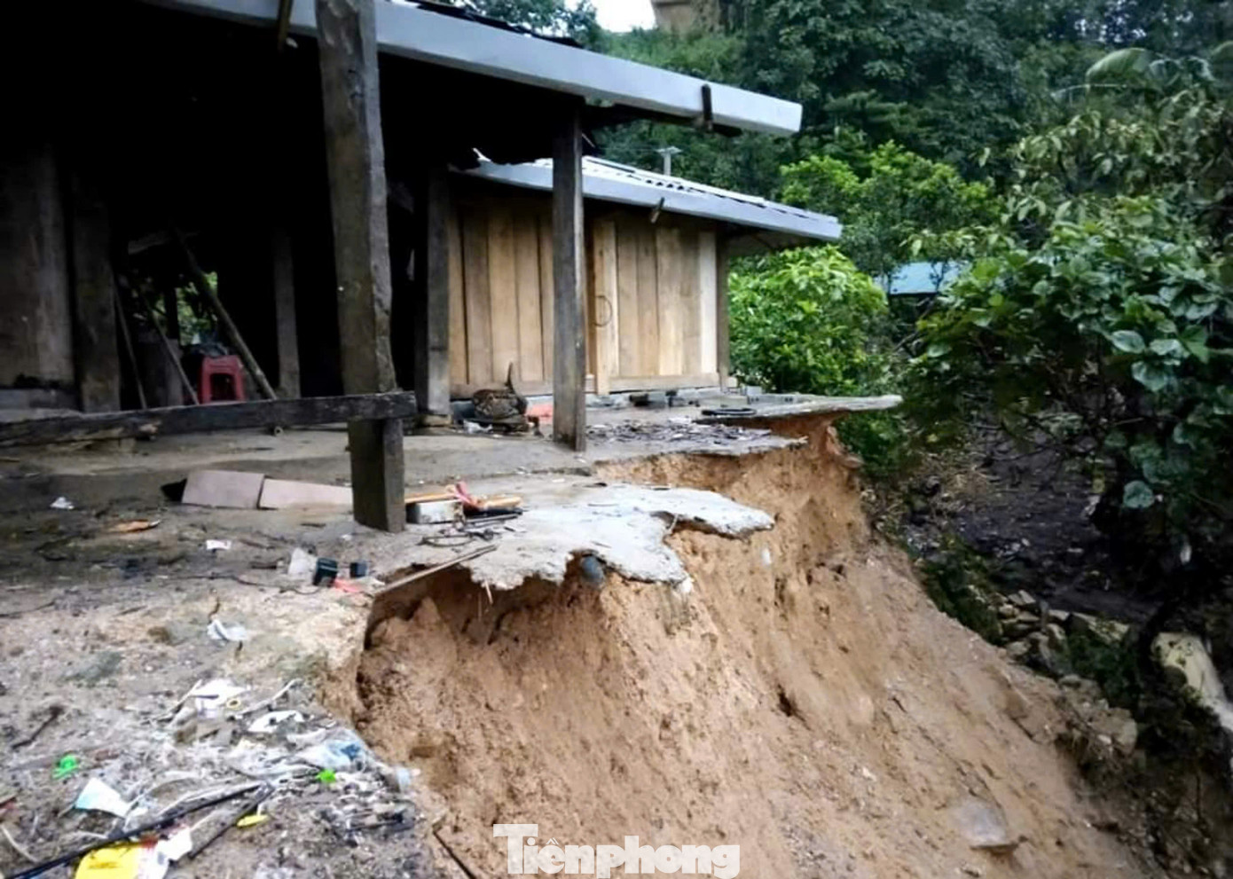 Theo báo nhanh của Ban Chỉ huy Phòng chống thiên tai và Tìm kiếm cứu nạn huyện Trạm Tấu, có 9 nhà bị sạt taluy ở các xã Túc Đán, Pá Hu và Tà Xi Láng. Trung Tâm Y tế huyện bị sạt taluy dương khối lượng đất đá ước tính 2.000 m3, gây thiệt hại 1 lò đốt rác, 1 phần nhà kho của trung tâm. Nhiều nhà dân bị ngập do mưa lớn gây ra.