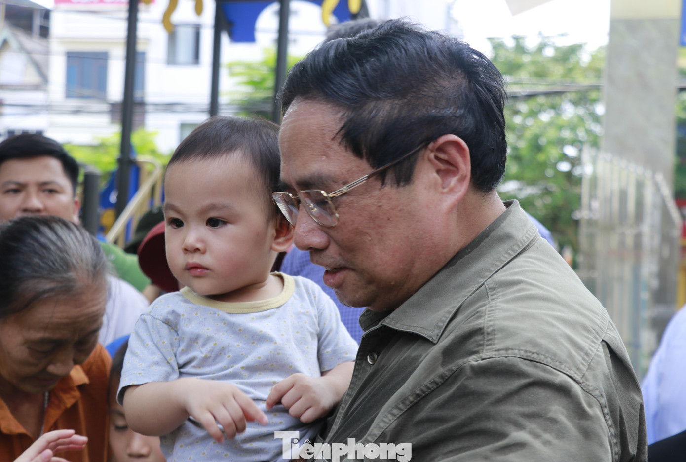 Thủ tướng cũng mong người dân phát huy tinh thần trên tinh thần “tương thân, tương ái” “lá lành đùm lá rách” hỗ trợ giúp đỡ lẫn nhau vượt qua khó khăn.