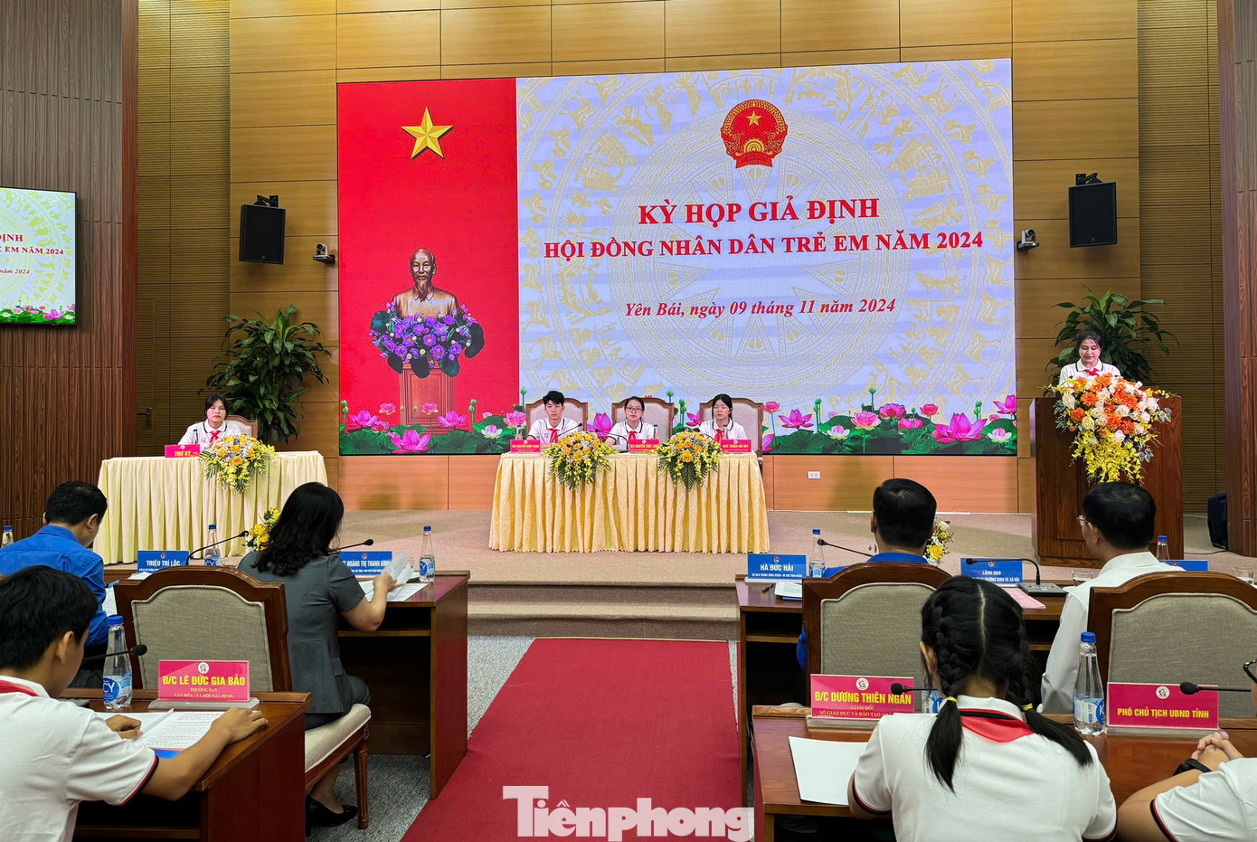 Các đại biểu thiếu nhi thực hiện Kỳ họp giả định Hội đồng nhân dân trẻ em năm 2024. Các đại biểu thiếu nhi thực hiện Kỳ họp giả định Hội đồng nhân dân trẻ em năm 2024.