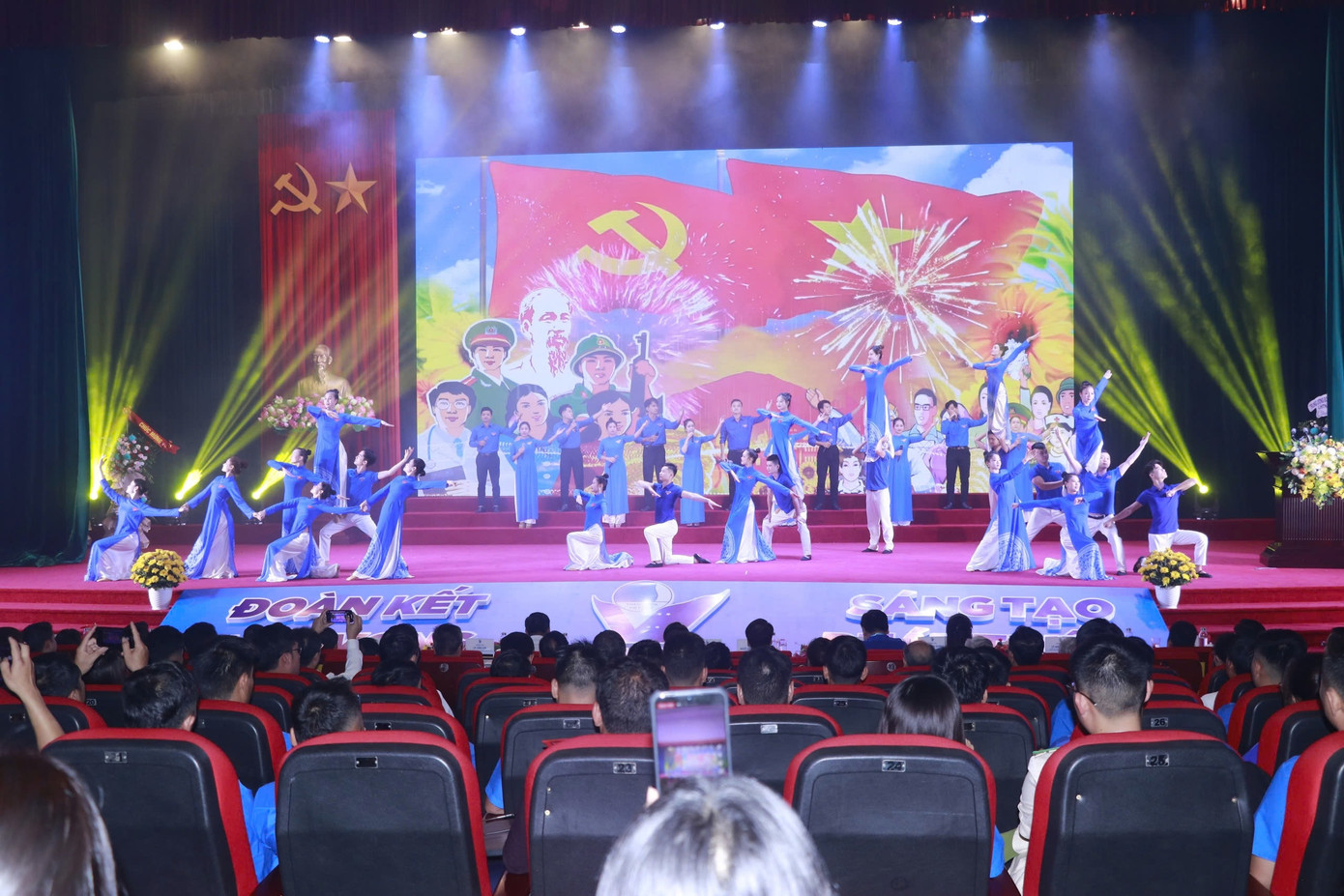 Mở đầu Đại hội là những tiết mục ca nhạc đặc sắc ca ngợi Đảng, hoạt động đoàn, thanh niên và quê hương, đất nước.