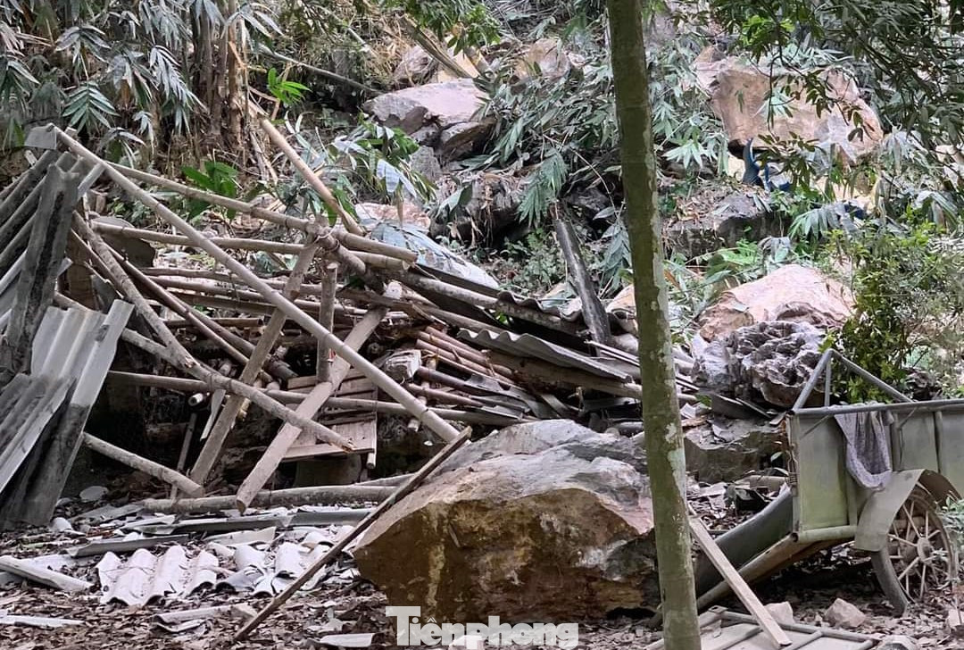 Việc các núi đá sạt lở khiến nhiều gia súc, gia cầm cùng hoa màu, tài sản của người dân bị thiệt hại nghiêm trọng. Việc các núi đá sạt lở khiến nhiều gia súc, gia cầm cùng hoa màu, tài sản của người dân bị thiệt hại nghiêm trọng.