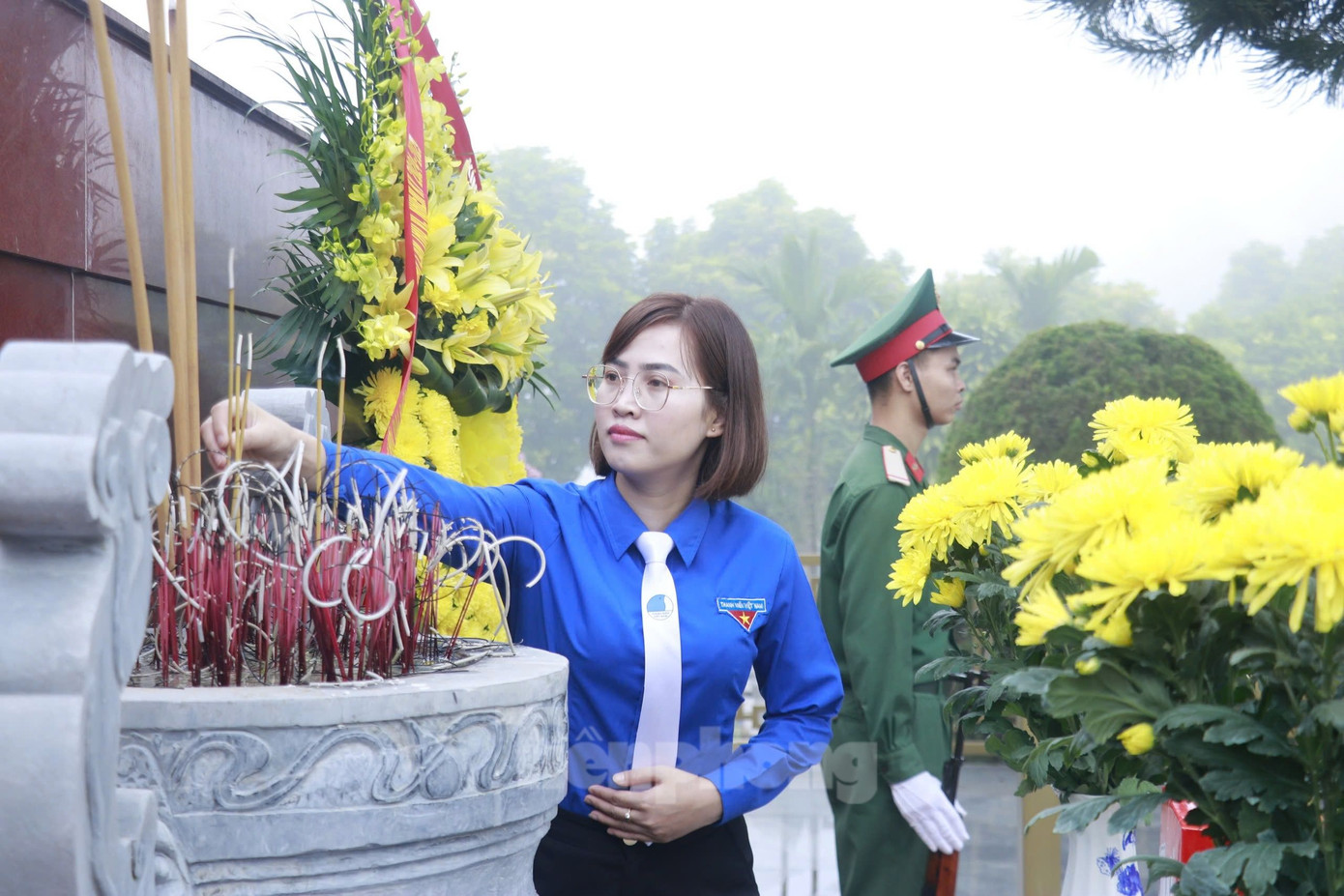 Tiên phong tiến bước dưới cờ Đảng, góp phần xây dựng tỉnh Yên Bái phát triển nhanh, bền vững theo hướng "Xanh, hài hòa, bản sắc và hạnh phúc”. Tiên phong tiến bước dưới cờ Đảng, góp phần xây dựng tỉnh Yên Bái phát triển nhanh, bền vững theo hướng "Xanh, hài hòa, bản sắc và hạnh phúc”.