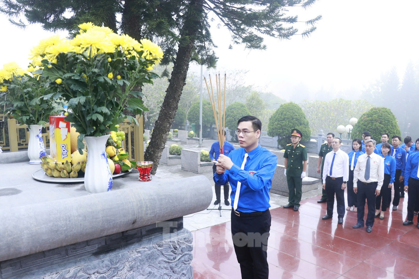 Tiên phong tiến bước dưới cờ Đảng, góp phần xây dựng tỉnh Yên Bái phát triển nhanh, bền vững theo hướng "Xanh, hài hòa, bản sắc và hạnh phúc”. Tiên phong tiến bước dưới cờ Đảng, góp phần xây dựng tỉnh Yên Bái phát triển nhanh, bền vững theo hướng "Xanh, hài hòa, bản sắc và hạnh phúc”.