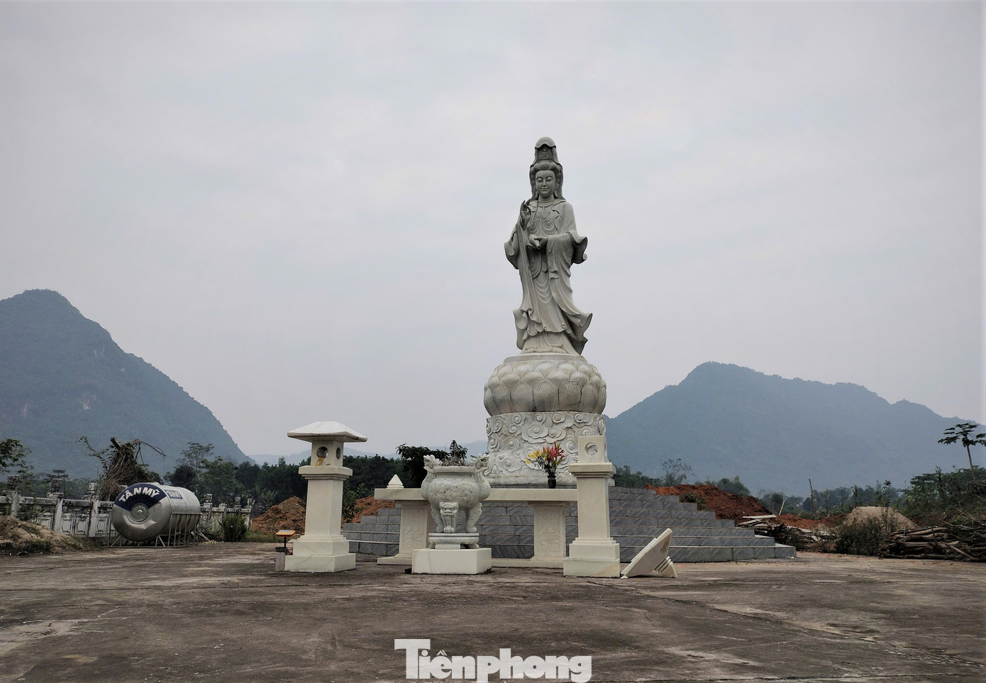 Các nhà khoa học lịch sử nhận định đây là quần thể kiến trúc Phật giáo quy mô lớn, như trung tâm văn hóa Phật giáo thời bấy giờ và được ví như Hoàng thành của Yên Bái. Năm 2001, Di tích Hắc Y được công nhận Di tích lịch sử - khảo cổ học cấp quốc gia.