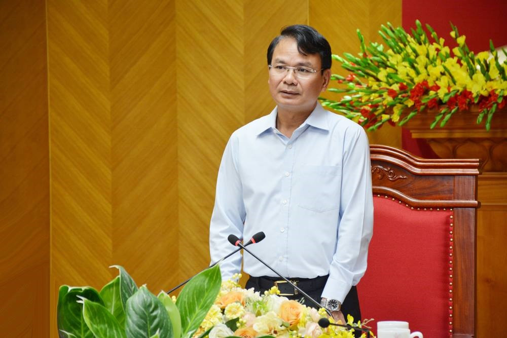 Bí thư Tỉnh ủy Lào Cai Đặng Xuân Phong khẳng định quyết tâm chính trị của tỉnh về đích xóa nhà tạm, nhà dột nát vào giữa năm 2025. Bí thư Tỉnh ủy Lào Cai Đặng Xuân Phong khẳng định quyết tâm chính trị của tỉnh về đích xóa nhà tạm, nhà dột nát vào giữa năm 2025.