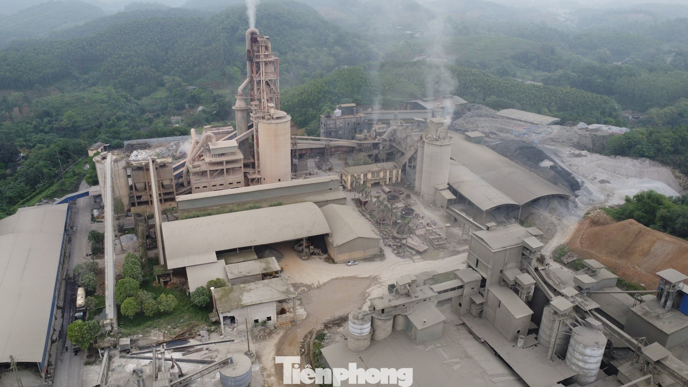 Cơ quan chức năng đang tiến hành điều tra nguyên nhân vụ tai nạn.