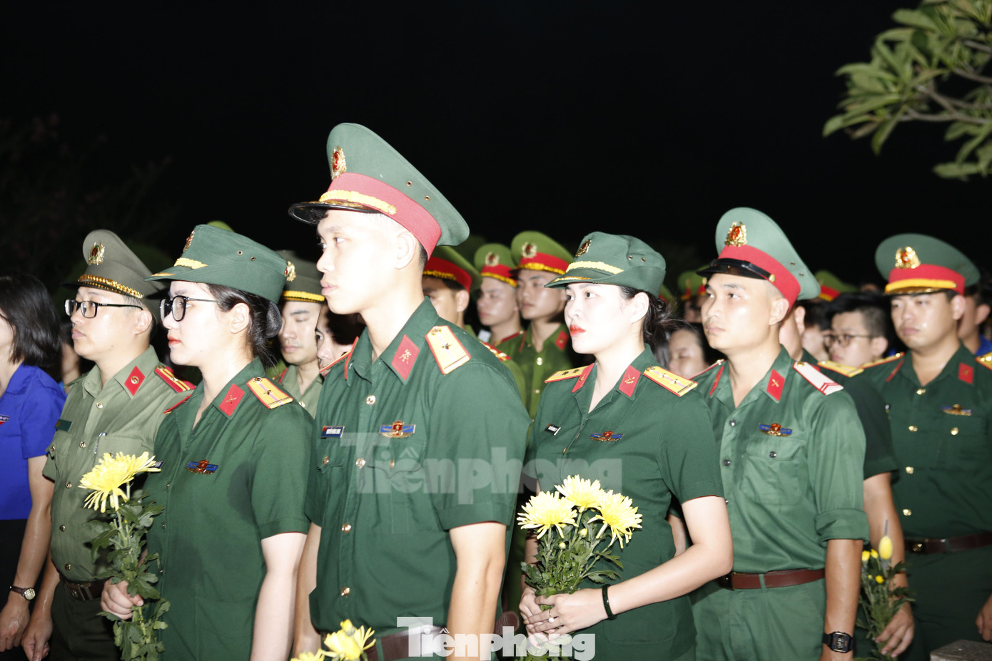 Tại đây, tuổi trẻ Yên Bái đã nguyện phát huy truyền thống anh hùng bất khuất của thế hệ cha anh - Sẵn sàng đi bất cứ nơi đâu, làm bất cứ việc gì khi Tổ quốc và nhân dân cần; vững bước tiến lên theo con đường mà Đảng và Bác Hồ kính yêu đã lựa chọn. Tại đây, tuổi trẻ Yên Bái đã nguyện phát huy truyền thống anh hùng bất khuất của thế hệ cha anh - Sẵn sàng đi bất cứ nơi đâu, làm bất cứ việc gì khi Tổ quốc và nhân dân cần; vững bước tiến lên theo con đường mà Đảng và Bác Hồ kính yêu đã lựa chọn.