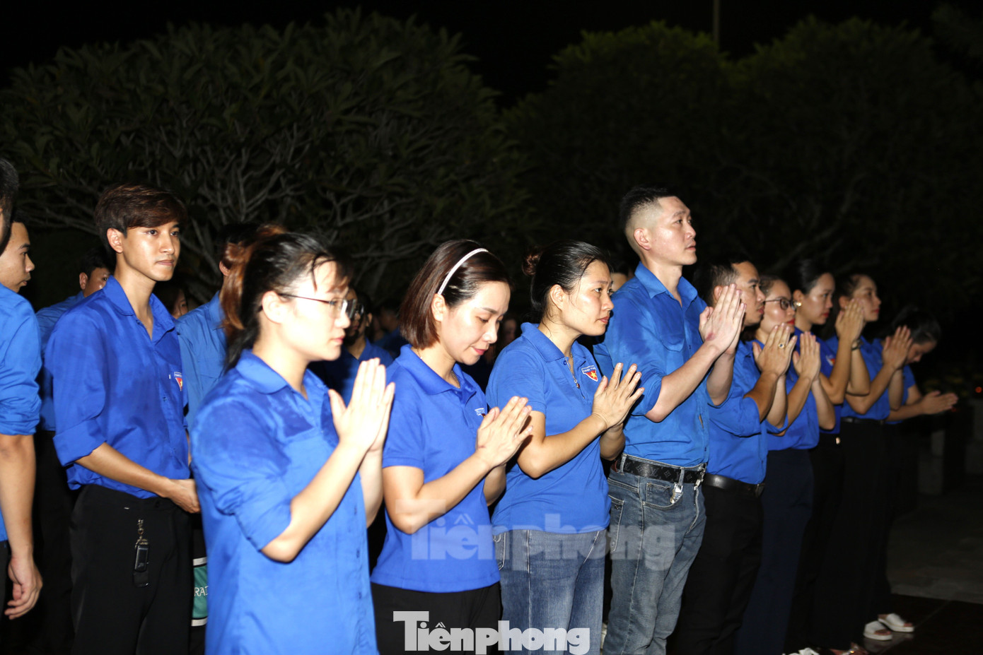 Để tưởng nhớ những công lao to lớn của các anh hùng liệt sỹ đã hy sinh vì độc lập tự do của Tổ quốc, hàng năm Tỉnh Đoàn Yên Bái đều tổ chức rất nhiều việc làm thiết thực như thăm hỏi, tặng quà, giúp đỡ các gia đình liệt sỹ, thương binh, bệnh binh; nhận phụng dưỡng Mẹ Việt Nam anh hùng; chăm sóc phần mộ các liệt sỹ, nghĩa trang, đài tưởng niệm các anh hùng liệt sỹ... Để tưởng nhớ những công lao to lớn của các anh hùng liệt sỹ đã hy sinh vì độc lập tự do của Tổ quốc, hàng năm Tỉnh Đoàn Yên Bái đều tổ chức rất nhiều việc làm thiết thực như thăm hỏi, tặng quà, giúp đỡ các gia đình liệt sỹ, thương binh, bệnh binh; nhận phụng dưỡng Mẹ Việt Nam anh hùng; chăm sóc phần mộ các liệt sỹ, nghĩa trang, đài tưởng niệm các anh hùng liệt sỹ...