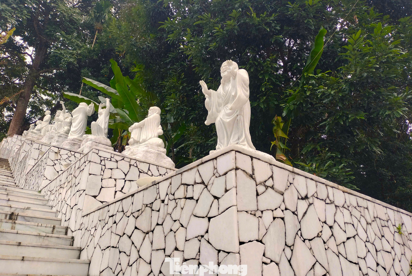 Theo ông Huấn, UBND tỉnh Yên Bái vừa phê duyệt dự án đầu tư xây dựng công trình đầu tư tu bổ, tôn tạo di tích này với tổng mức đầu tư gần 22 tỷ đồng. Mục đích nhằm bảo tồn, phát huy giá trị lịch sử của di tích, góp phần phát triển kinh tế - xã hội của địa phương, phát triển kinh tế du lịch, tạo điểm nhấn quan trọng trong tour du lịch qua miền Tây Bắc, xây dựng sản phẩm du lịch văn hóa - lịch sử đặc biệt của khu vực Tây Bắc bộ.