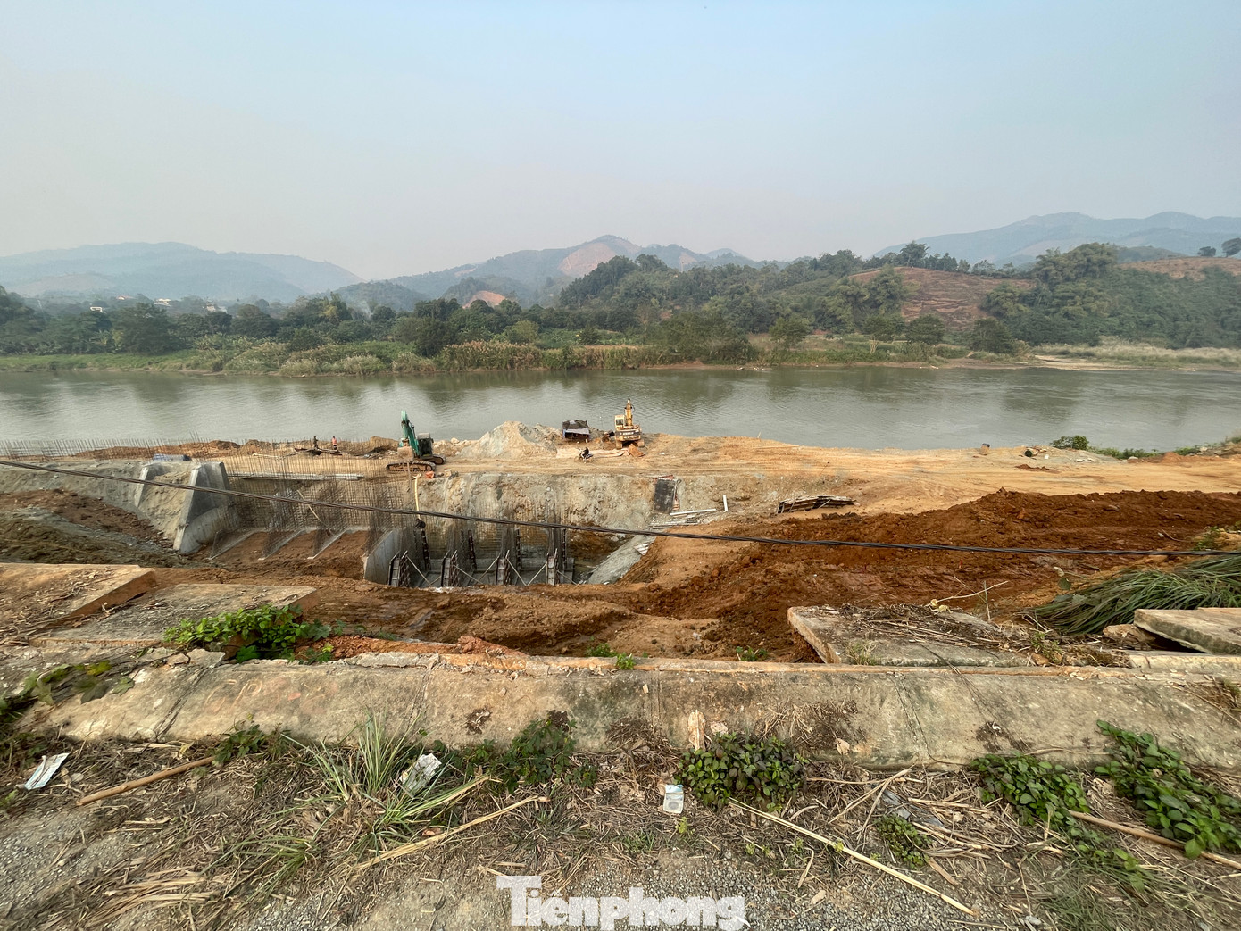 Cơ quan chức năng yêu cầu đơn vị thi công khẩn trương khắc phục hậu quả việc hư hỏng do quá trình xây dựng gây ra.