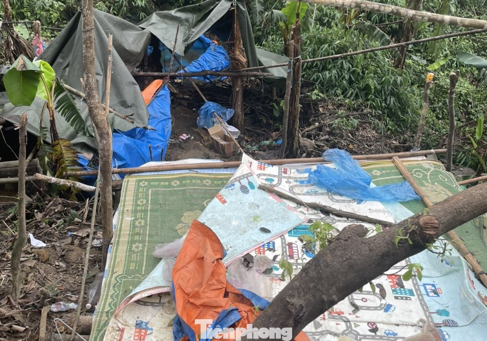 Những lán, trại các đối tượng bỏ lại trước khi lực lượng chức năng đến kiểm tra ngày 13/4.