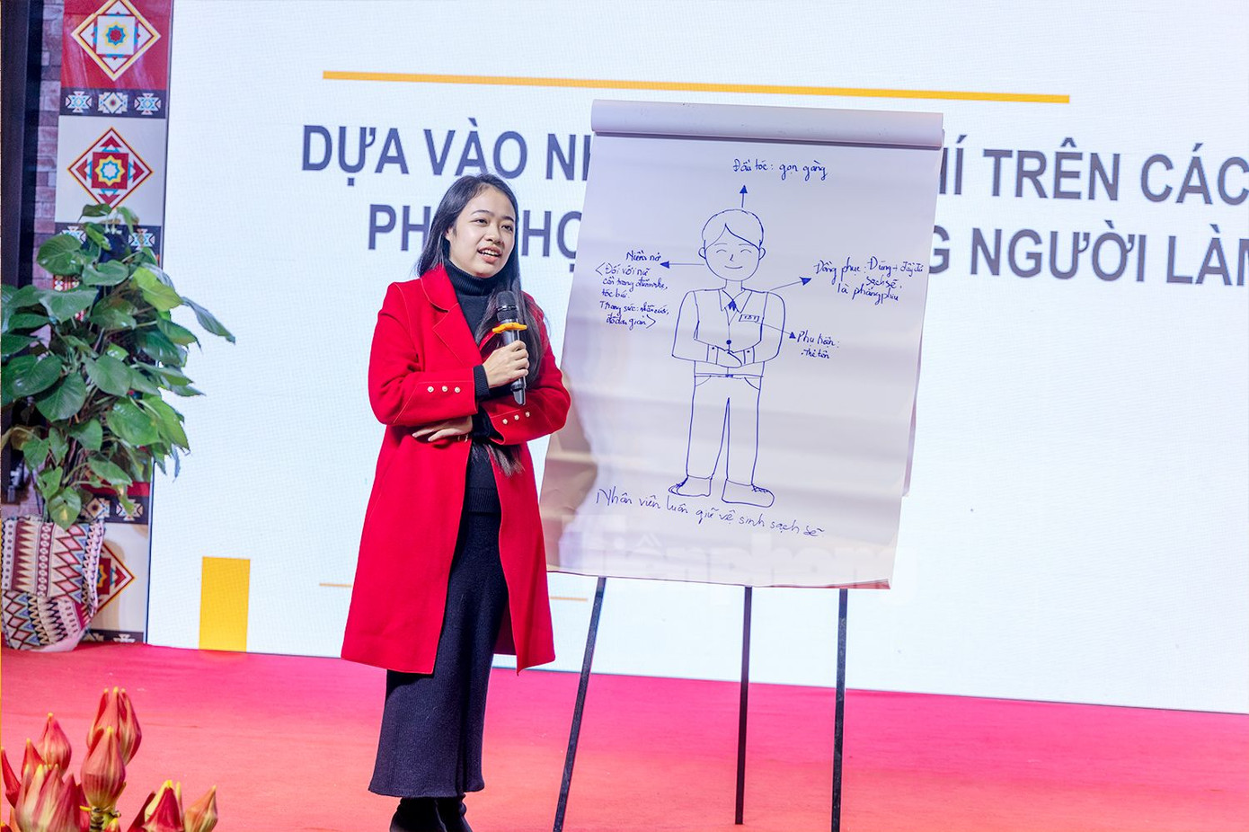 Các đại biểu tham gia hội thảo tự tin thuyết trình chia sẻ về thành công của đơn vị mình.