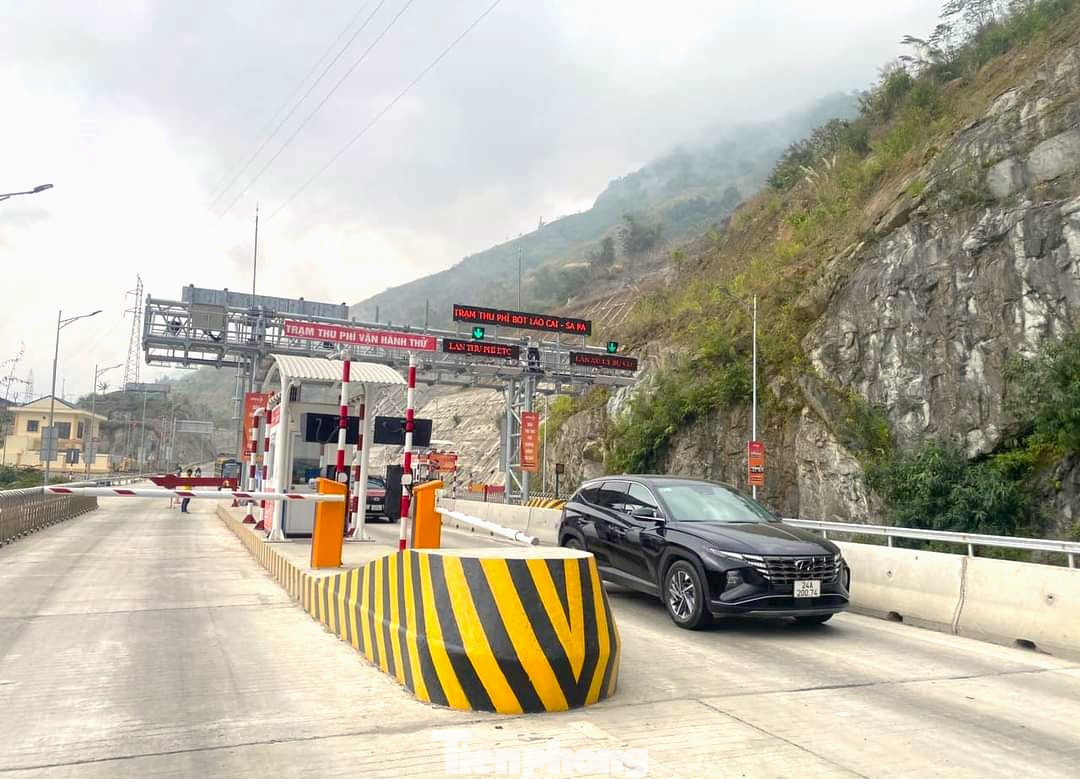 Bắt đầu thu phí điện tử không dừng khi qua trạm thu phí BOT Lào Cai - Sa Pa.
