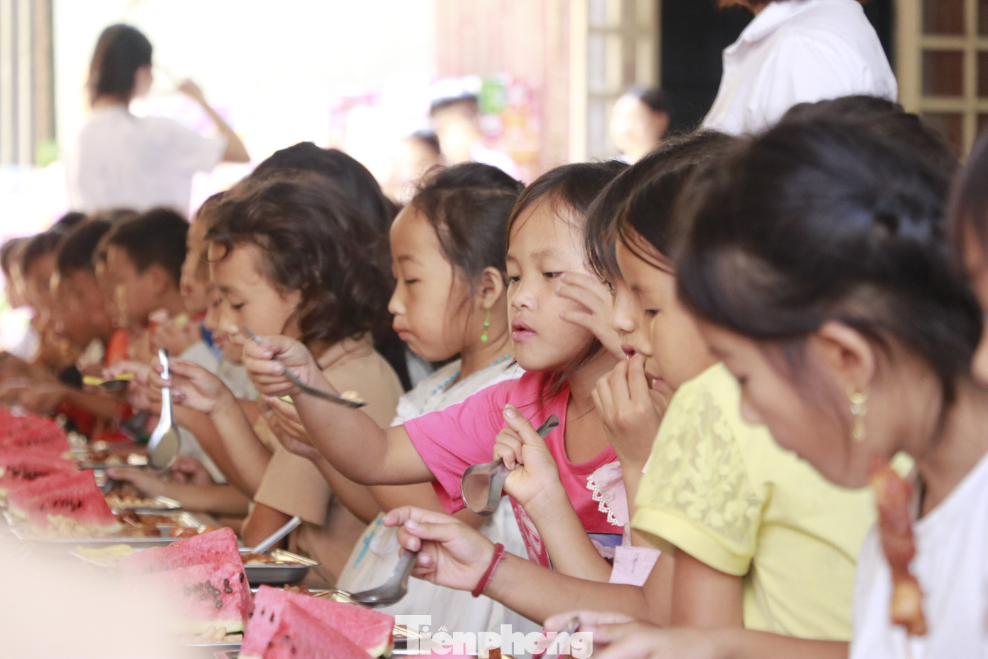 Cô giáo Nguyễn Thị Hồng – Phó Hiệu trưởng Trường PT Dân tộc bán trú Tiểu học và Trung học cơ sở Phình Hồ cho biết, thầy và trò các điểm trường tại xã Phình Hồ trân trọng tình cảm và sự hỗ trợ của tỉnh đoàn Yên Bái và các nhà hảo tâm, các mạnh thường quân đã hỗ trợ, giúp đỡ. Nhà trường mong muốn sẽ tiếp tục được đón nhận tình cảm, sự hỗ trợ từ các đơn vị nhằm nâng cao đời sống nhân dân, phát triển kinh tế - xã hội của địa phương.