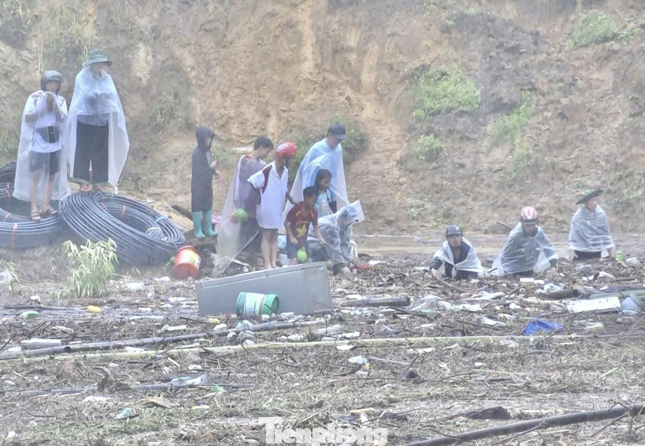 Ngay khi nắm bắt tình hình, huyện đã huy động tối đa lực lượng, phương tiện theo phương châm 4 tại chỗ để tìm kiếm cứu nạn và khắc phục hậu quả thiên tai. Chỉ đạo lực lượng tham gia giúp đỡ các gia đình bị thiệt hại tại các xã, thị trấn, khắc phục tuyến đường giao thông trên địa bàn xã.