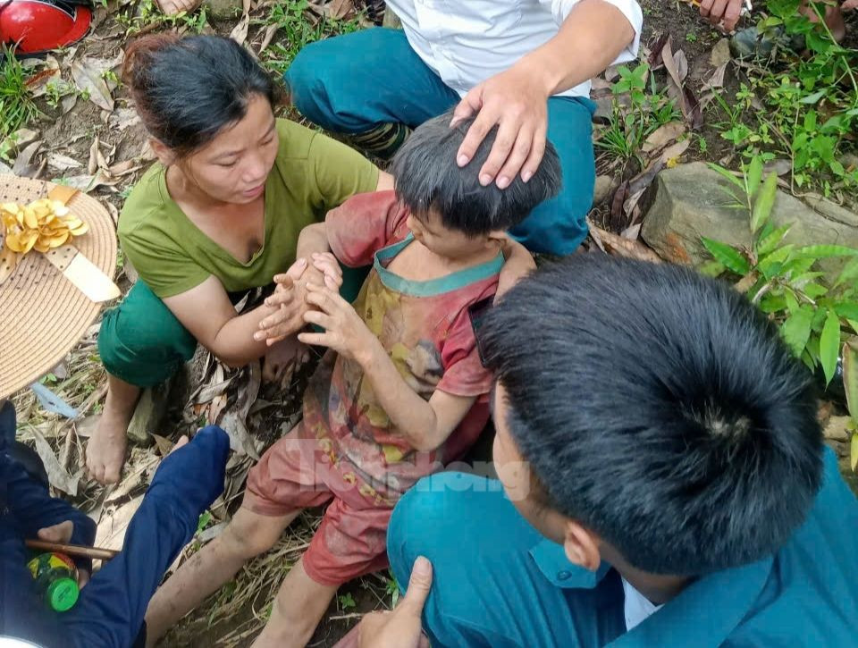 Các đơn vị kiểm tra sức khỏe cháu bé tại khu vực tìm thấy. Các đơn vị kiểm tra sức khỏe cháu bé tại khu vực tìm thấy.