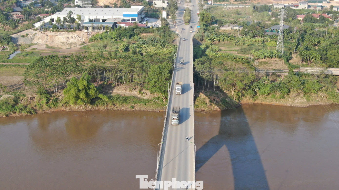 Cụ thể,các phương tiện và người dân lưu thông đến Ngã tư đầu cầu Văn Phú (ngã tư có lắp đèn tín hiệu) đi vào đường Yên Bái - Văn Tiến đến ngã 3 giao với đường nối ba cầu, rẽ trái đi vào đường nối ba cầu đến ngã 3 đầu cầu Giới Phiên rẽ trái đi qua cầu Giới Phiên, đi vào quốc lộ 32C hoặc đường nối quốc lộ 32C với cao tốc Nội Bài - Lào Cai đến đường Âu Cơ (và ngược lại).