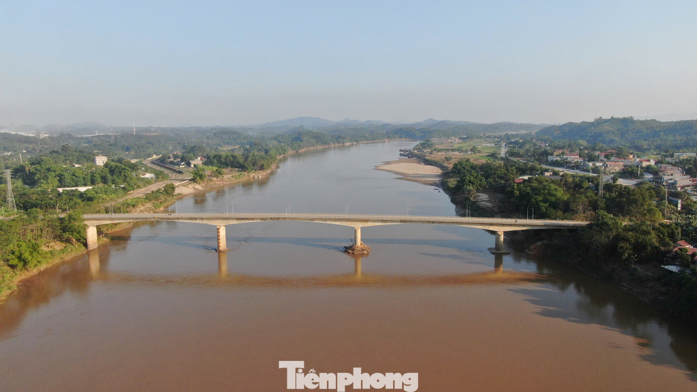 Theo Giám đốc Sở Giao thông và Vận tải tỉnh Yên Bái, thời gian phân luồng giao thông sẽ bắt đầu từ 00h00 ngày 1/11/2024 đến hết ngày 29/12/2024 để phục vụ thi công sửa chữa cầu Văn Phú.