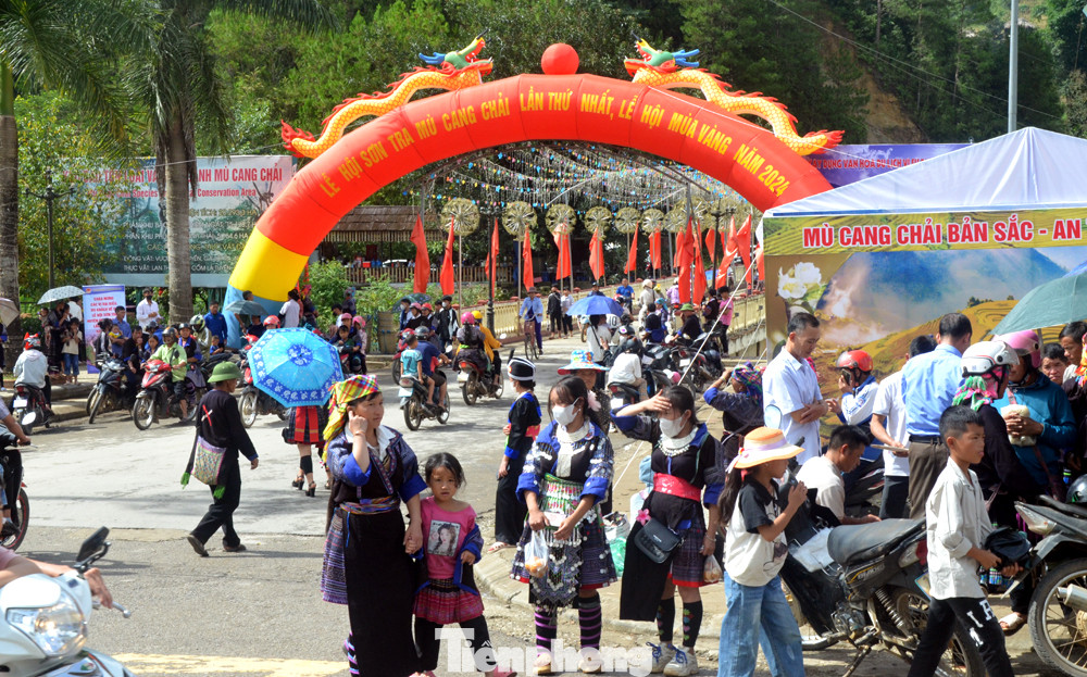 Huyện Mù Cang Chải hoãn tổ chức lễ hội Sơn Tra lần thứ nhất để phòng tránh bão. Huyện Mù Cang Chải hoãn tổ chức lễ hội Sơn Tra lần thứ nhất để phòng tránh bão.