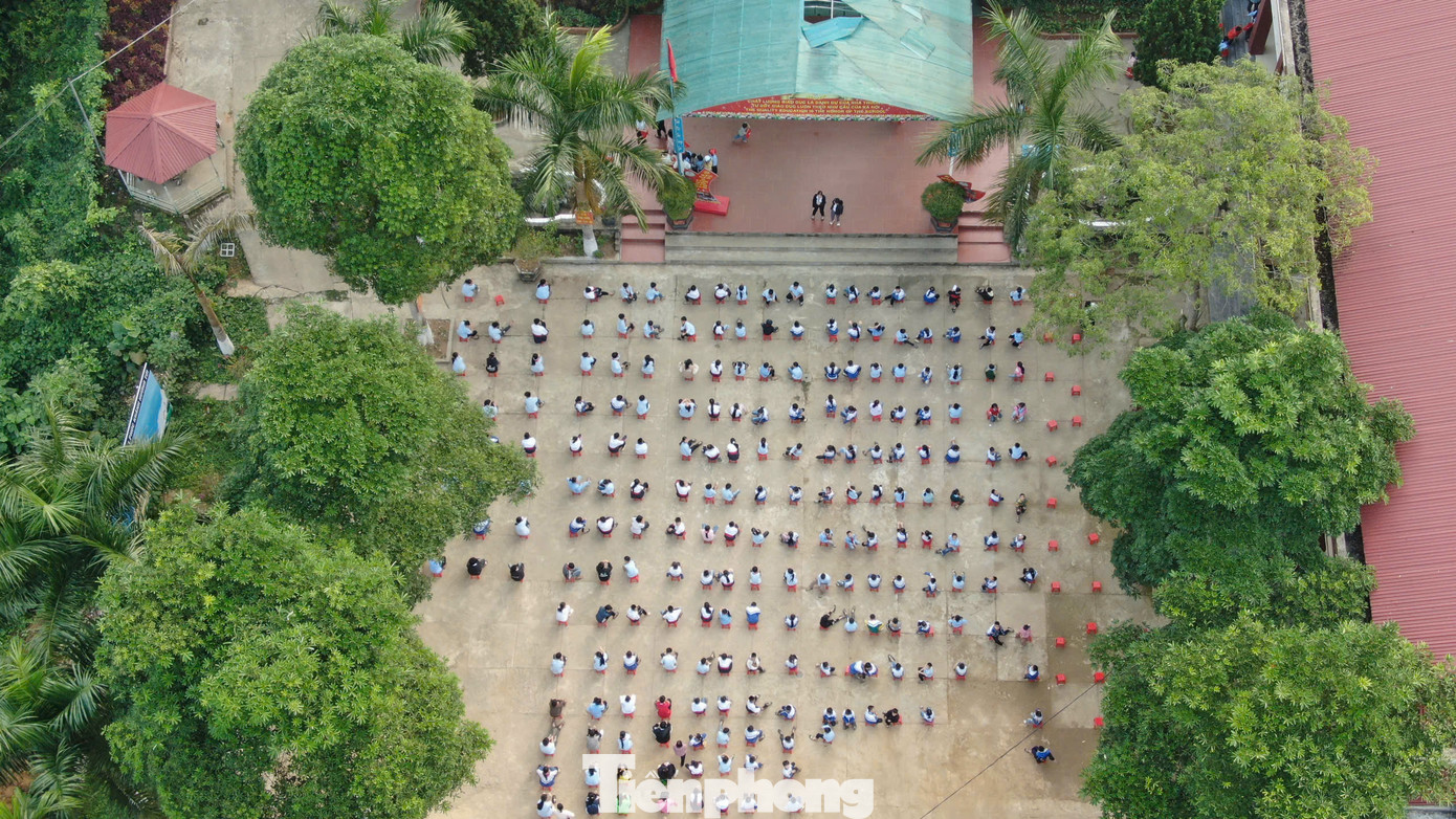 Đến ngày 19/11, toàn trường có 320 học sinh đang theo học. Trong đó, cấp Tiểu học là 180 học sinh, cấp Trung học cơ sở là 140 .