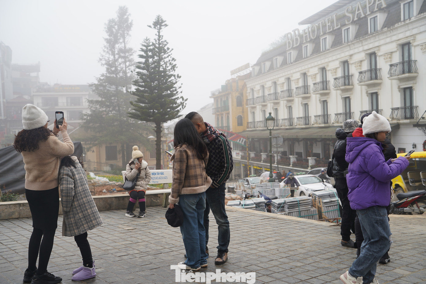 Nhiều du khách thích thú với thời tiết Sa Pa những ngày này.