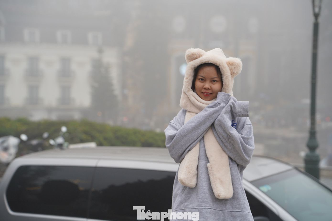 Chị Trần Thị Diệp (du khách đến từ Bến Tre) cho biết: "Tôi rất yêu thích thời tiết Sa Pa lúc này. Cả đoàn dự định ở lại chơi thêm vài ngày để tận hưởng không khí "mát lạnh" nơi đây".