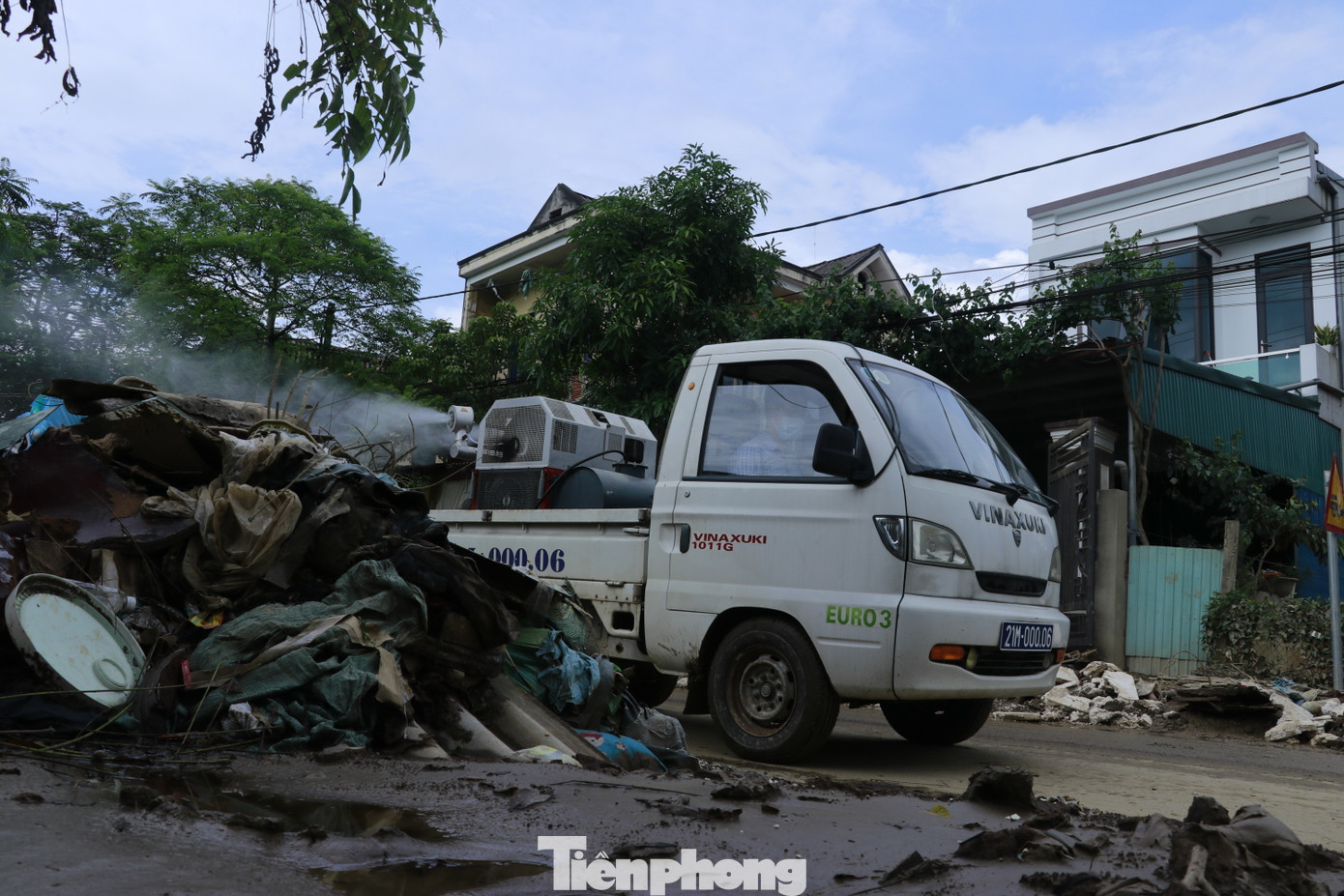 Các phương tiện chuyên dụng được đơn vị huy động tối đa, đảm bảo sớm nhất để hạn chế mức thấp nhất bùng phát dịch bệnh có thể xảy ra.