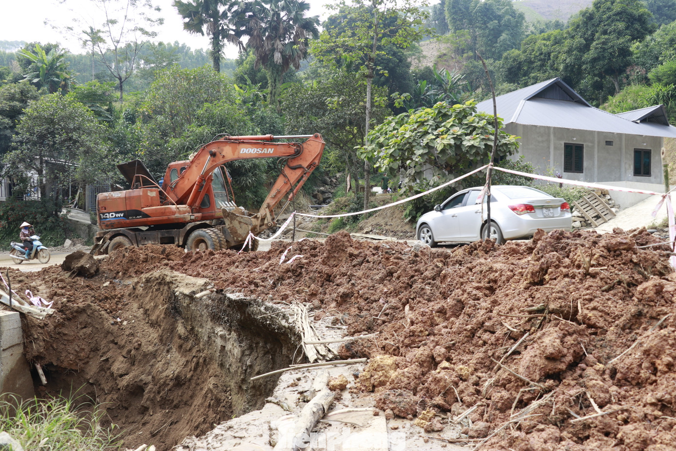 Theo thống kê của cơ quan chức năng tỉnh Yên Bái, sau bão số 3, Quốc lộ 70 có hàng trăm điểm bị sạt lở taluy dương, taluy âm với khối lượng ước tính trên 100.000 mét khối, hàng chục điểm bị đất cát, rác tràn lên lấp mặt đường, chưa kể nhiều cống, rãnh thoát, hộ lan, biển báo, cọc tiêu… bị mất, hư hỏng, nhất là tại các đoạn tuyến như Km25 đến Km50, Km80 đến Km109 và Km111 đến 149. Ước tính thiệt hại khoảng 70 tỷ đồng. Theo thống kê của cơ quan chức năng tỉnh Yên Bái, sau bão số 3, Quốc lộ 70 có hàng trăm điểm bị sạt lở taluy dương, taluy âm với khối lượng ước tính trên 100.000 mét khối, hàng chục điểm bị đất cát, rác tràn lên lấp mặt đường, chưa kể nhiều cống, rãnh thoát, hộ lan, biển báo, cọc tiêu… bị mất, hư hỏng, nhất là tại các đoạn tuyến như Km25 đến Km50, Km80 đến Km109 và Km111 đến 149. Ước tính thiệt hại khoảng 70 tỷ đồng.