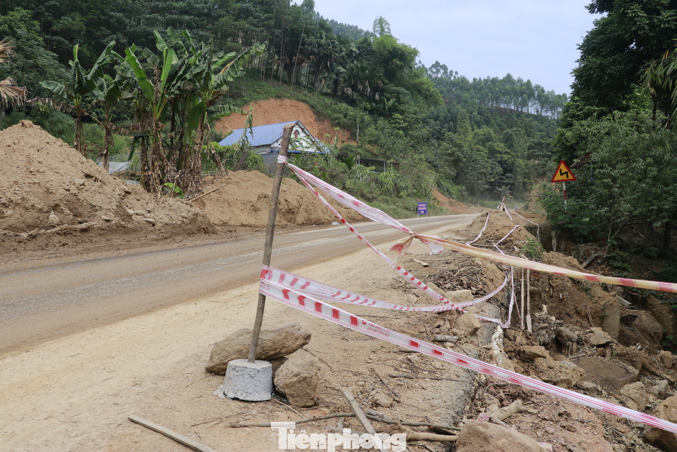 Theo thống kê của cơ quan chức năng tỉnh Yên Bái, sau bão số 3, Quốc lộ 70 có hàng trăm điểm bị sạt lở taluy dương, taluy âm với khối lượng ước tính trên 100.000 mét khối, hàng chục điểm bị đất cát, rác tràn lên lấp mặt đường, chưa kể nhiều cống, rãnh thoát, hộ lan, biển báo, cọc tiêu… bị mất, hư hỏng, nhất là tại các đoạn tuyến như Km25 đến Km50, Km80 đến Km109 và Km111 đến 149. Ước tính thiệt hại khoảng 70 tỷ đồng. Theo thống kê của cơ quan chức năng tỉnh Yên Bái, sau bão số 3, Quốc lộ 70 có hàng trăm điểm bị sạt lở taluy dương, taluy âm với khối lượng ước tính trên 100.000 mét khối, hàng chục điểm bị đất cát, rác tràn lên lấp mặt đường, chưa kể nhiều cống, rãnh thoát, hộ lan, biển báo, cọc tiêu… bị mất, hư hỏng, nhất là tại các đoạn tuyến như Km25 đến Km50, Km80 đến Km109 và Km111 đến 149. Ước tính thiệt hại khoảng 70 tỷ đồng.