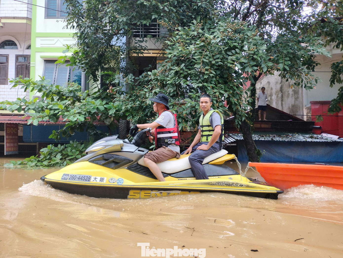 Các đơn vị thực hiện việc cứu hộ, cứu nạn từ đêm 9/9 đến sáng 10/9.