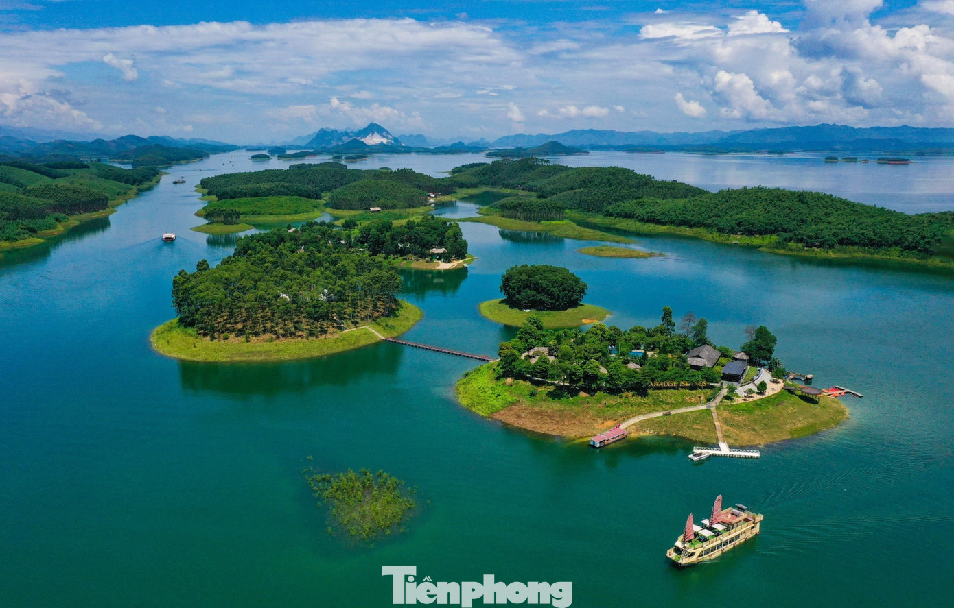 Khu du lịch Paradise Islands xây dựng trái phép, hoạt động thu phí công khai trong thời gian dài. Khu du lịch Paradise Islands xây dựng trái phép, hoạt động thu phí công khai trong thời gian dài.