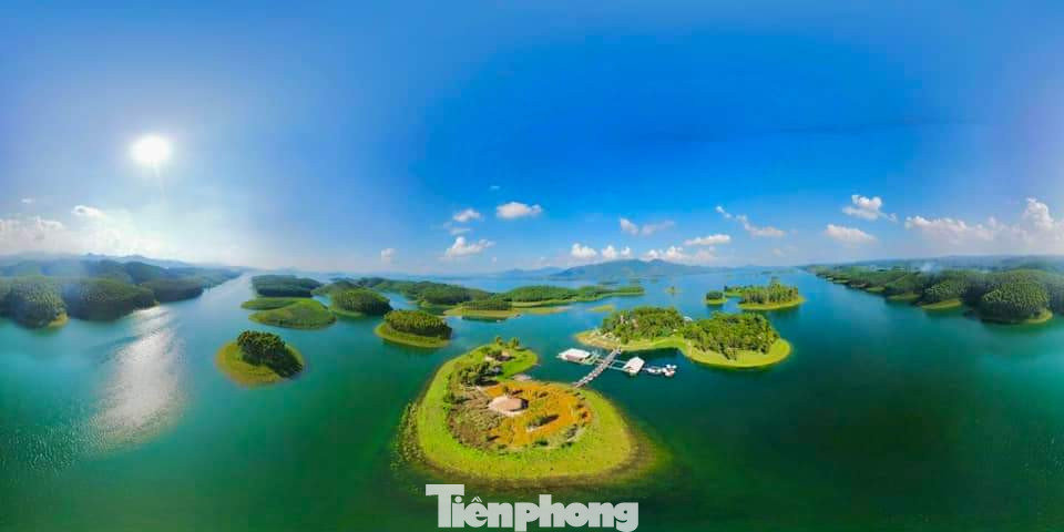 Cả 2 Khu du lịch trái phép chây ỳ việc tháo dỡ công trình sai phạm, trả lại hiện trạng ban đầu. Cả 2 Khu du lịch trái phép chây ỳ việc tháo dỡ công trình sai phạm, trả lại hiện trạng ban đầu.