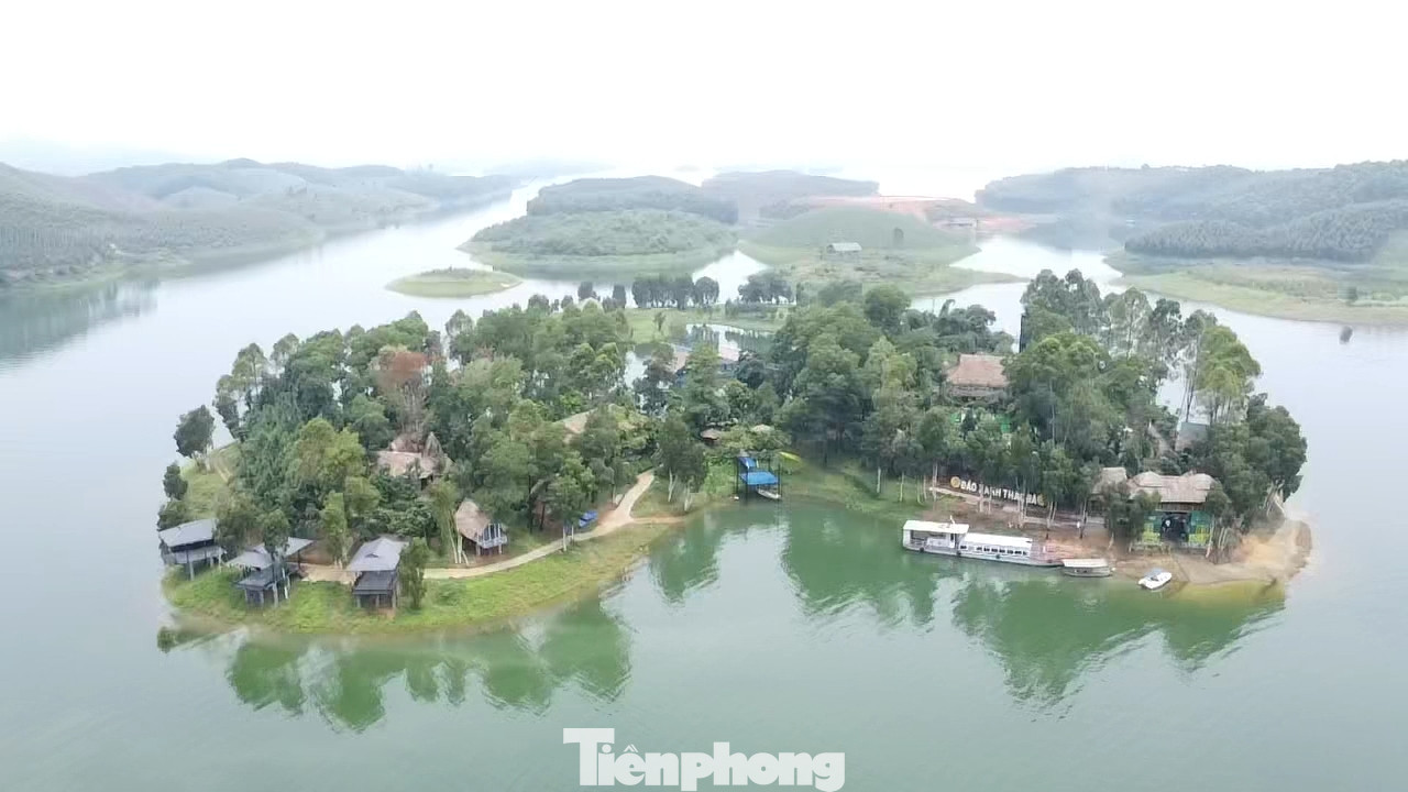 Khu du lịch Đảo xanh Thác Bà hoạt động trái phép trong thời gian dài. Khu du lịch Đảo xanh Thác Bà hoạt động trái phép trong thời gian dài.