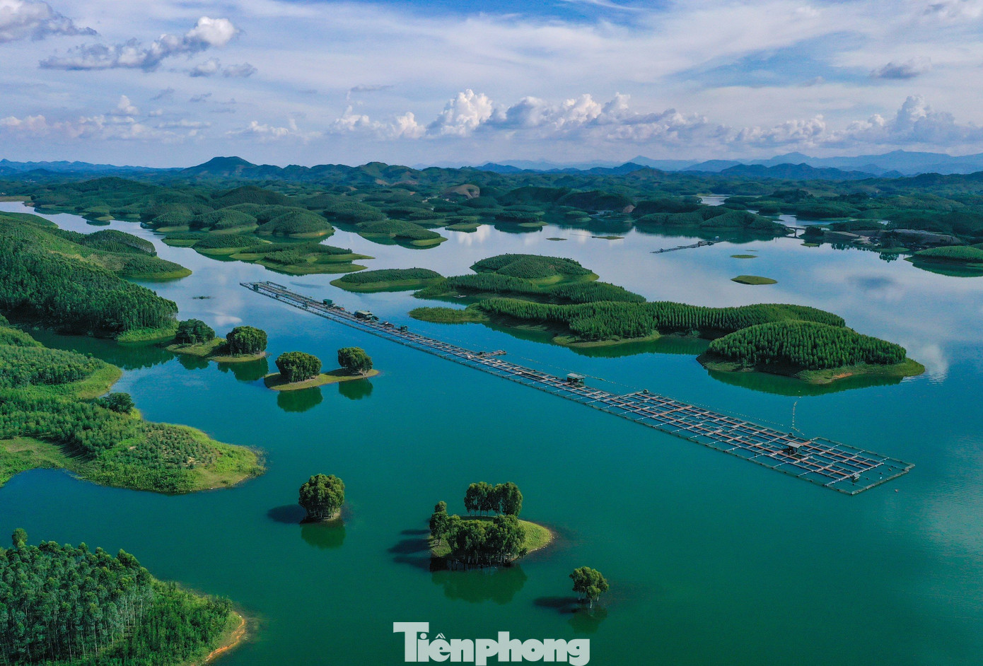 Năm 1996, hồ Thác Bà đã được công nhận là Di tích lịch sử danh thắng quốc gia và định hướng quy hoạch xây dựng hồ Thác Bà thành khu du lịch hấp dẫn.