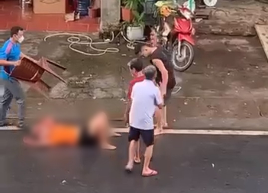 Hiện trường vụ án được người dân ghi lại. Ảnh: NDCC.