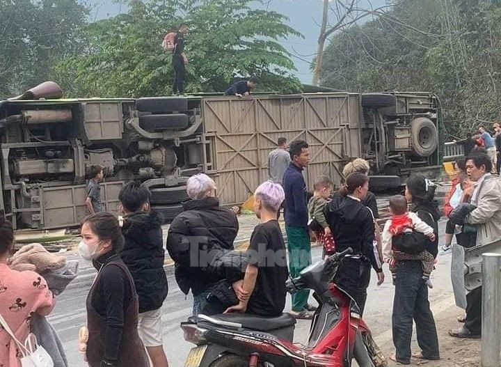 Vụ tai nạn khiến nhiều người bị thương, ít nhất 1 người tử vong.