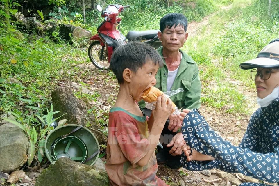 Cháu L. được tìm thấy cách vị trí ban đầu khoảng 6km. Cháu L. được tìm thấy cách vị trí ban đầu khoảng 6km.