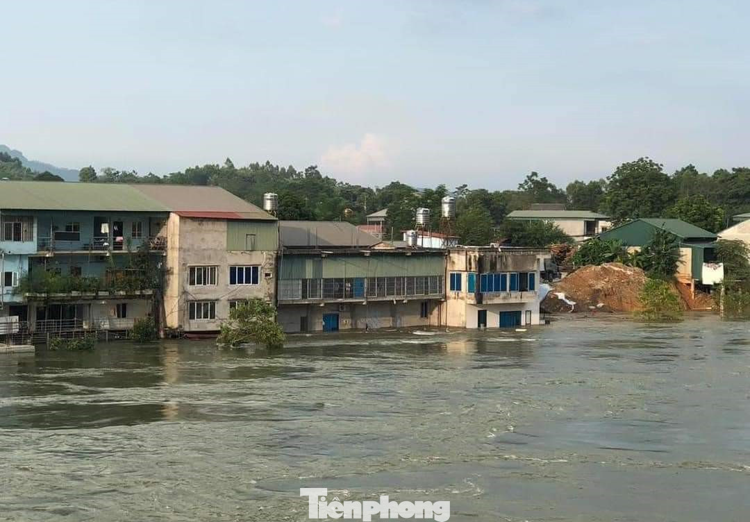 Dự báo mực nước trên sông Chảy sẽ tiếp tục diễn biến do lưu lượng xả từ hồ thủy điện. Để đảm bảo an toàn cho tài sản, vật kiến trúc, cây cối, hoa màu các địa phương thông báo đến các hộ dân vùng hạ lưu có biện pháp ứng phó.