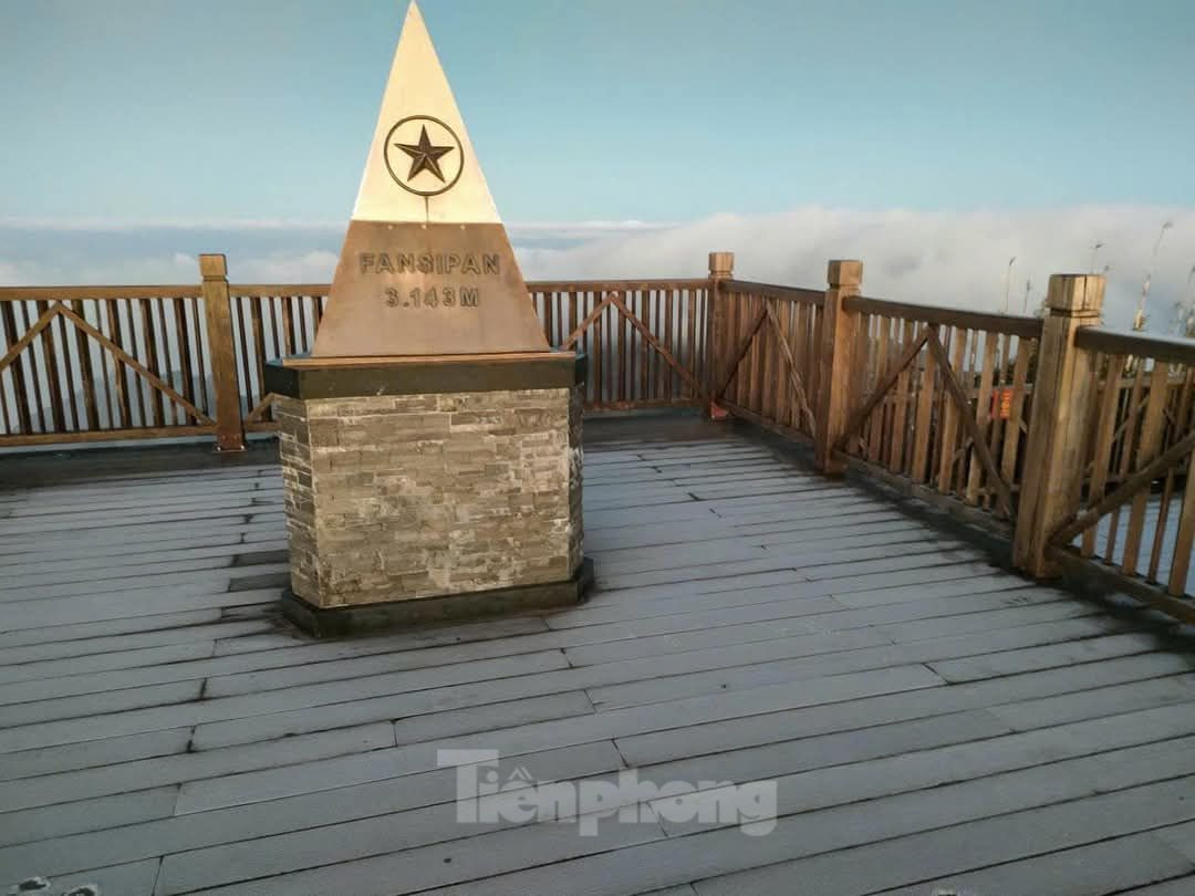 Lớp băng mỏng đến khoảng 8h sáng bắt đầu tan.