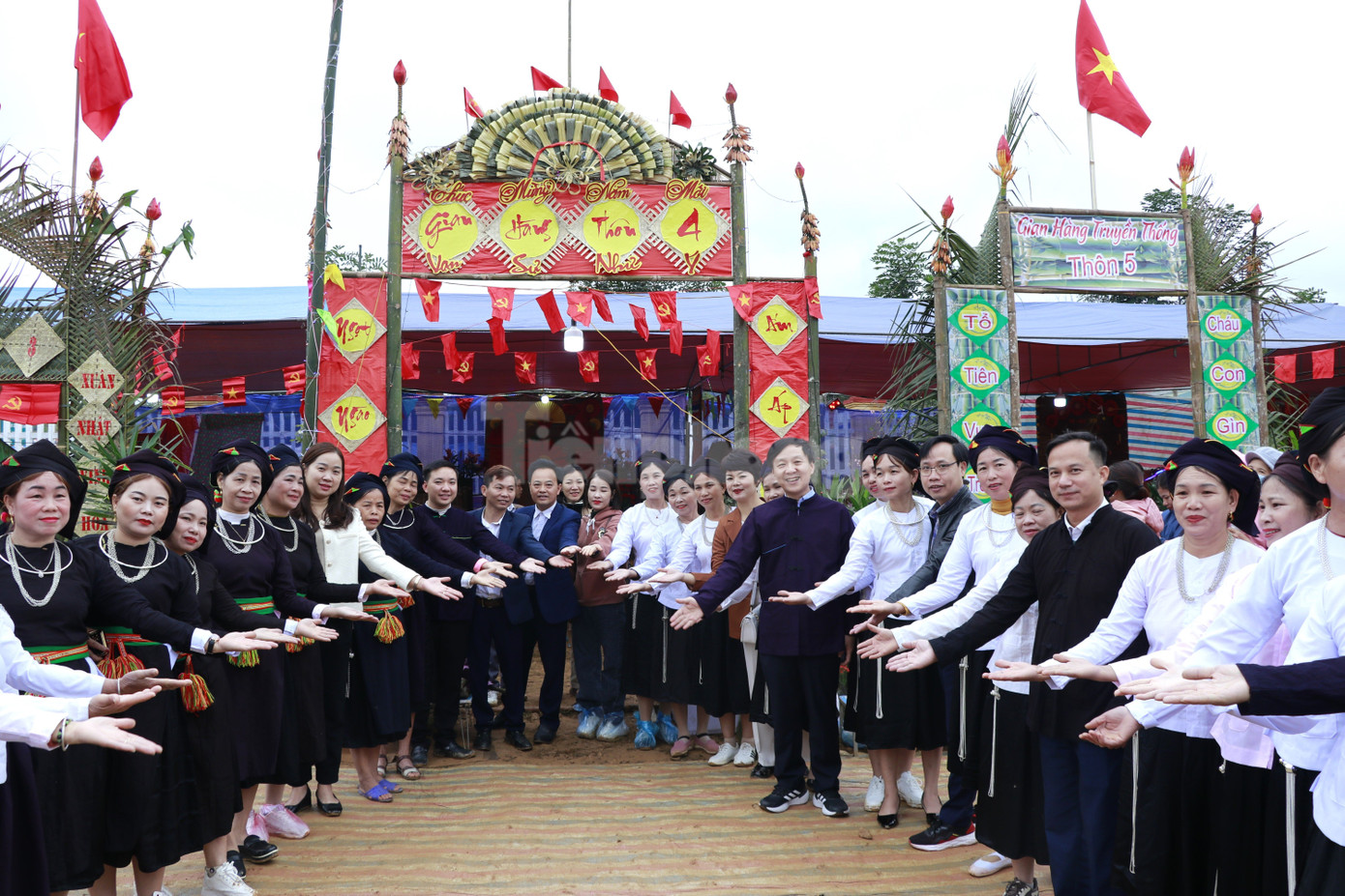 Mường Lai là địa phương giàu truyền thống bản sắc văn hóa, lịch sử cách mạng. Đây còn là vùng đất gắn với văn hóa sông Chảy, là một trong 3 vùng văn hóa đặc trưng của tỉnh Yên Bái với những truyền thuyết, huyền thoại, trường ca Khảm hải, hát coọi, hát khắp, hát lượn, lễ hội, tiếng chiêng, tiếng trống âm vang trong mỗi bản làng...