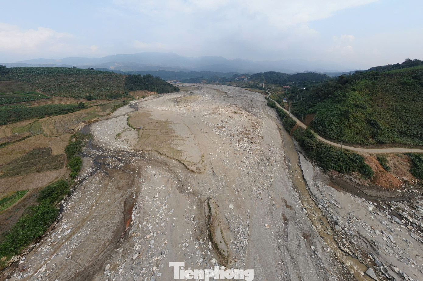 Sau trận mưa lũ do hoàn lưu bão số 3 (bão Yagi) gây ra, cánh đồng lúa lớn nhất của xã Trịnh Tường trong thung lũng Nà Lặc (huyện Bát Xát) với diện tích gần 60 ha bị san phẳng và phủ lên một lớp đá dày gần chục mét, kéo dài khoảng 4km, với ước tính lên đến khoảng 3 triệu khối đá.