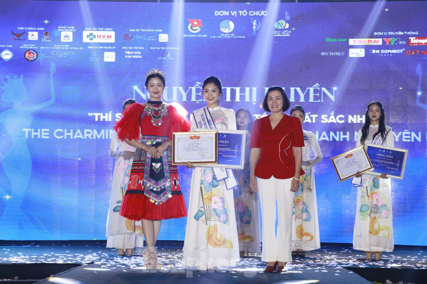 Ban Tổ chức cũng trao tặng 4 giải phụ gồm: Thí sinh mặc trang phục áo dài đoàn đẹp nhất, thí sinh mặc trang phục dân tộc đẹp nhất; gương mặt du lịch thanh niên Yên Bái; thí sinh được yêu thích nhất cho thí sinh Nguyễn Thị Huyền, số báo danh 84; thí sinh Nguyễn Uyên Trang, số báo danh 04.