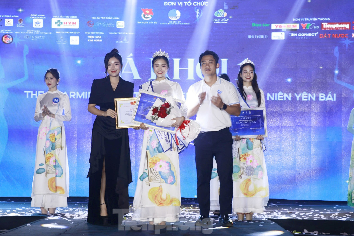 Thí sinh Nguyễn Thị Huyền xuất sắc đạt danh hiệu Á khôi 1.