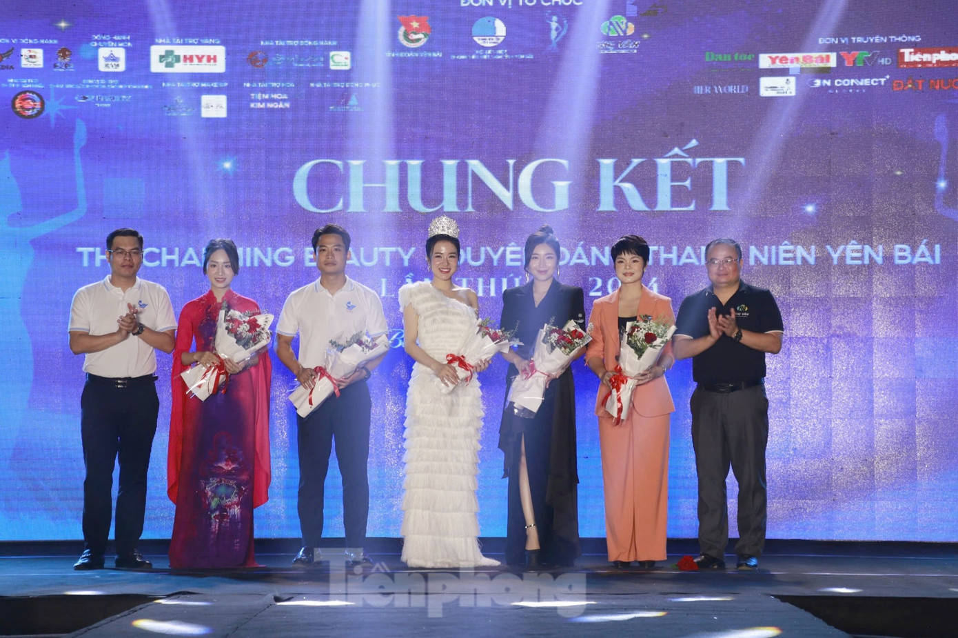 Tại đêm chung kết, Ban tổ chức cũng trao bằng khen, giấy chứng nhận cho các đơn vị đồng hành.