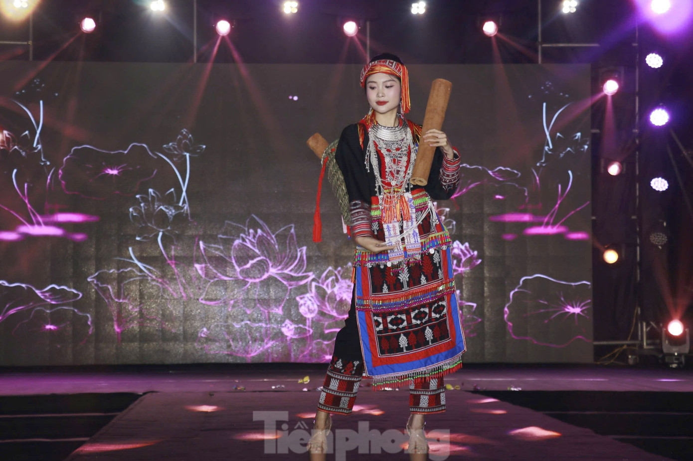 Trong đêm chung kết, các thí sinh đã trải qua 2 vòng thi gồm: trình diễn trang phục dân tộc và thi tài năng. Các thí sinh đã tham gia trình diễn trang phục dân tộc đặc trưng của mảnh đất Yên Bái và thể hiện tài năng của bản thân bằng một tiết mục biểu diễn tự chọn như: hát, múa, kể chuyện,...